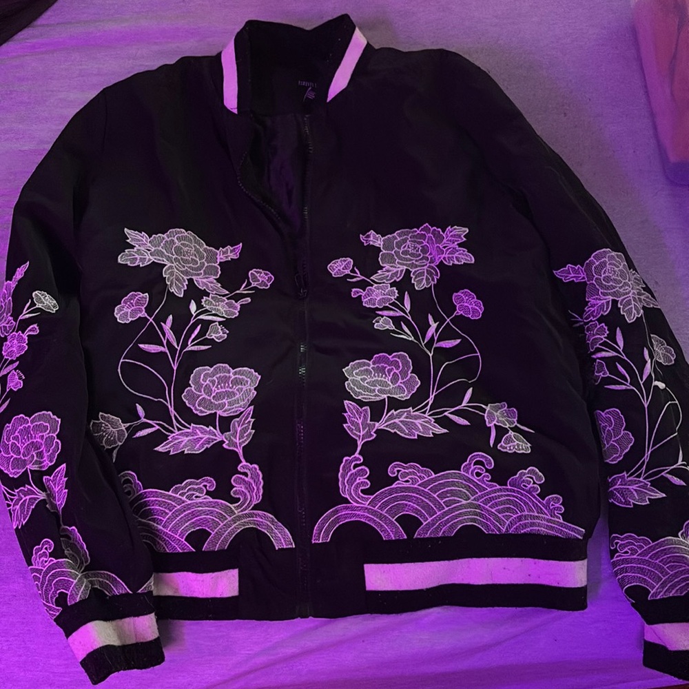 !!!DAMAGED!! cute bomber jacket from Forever 21